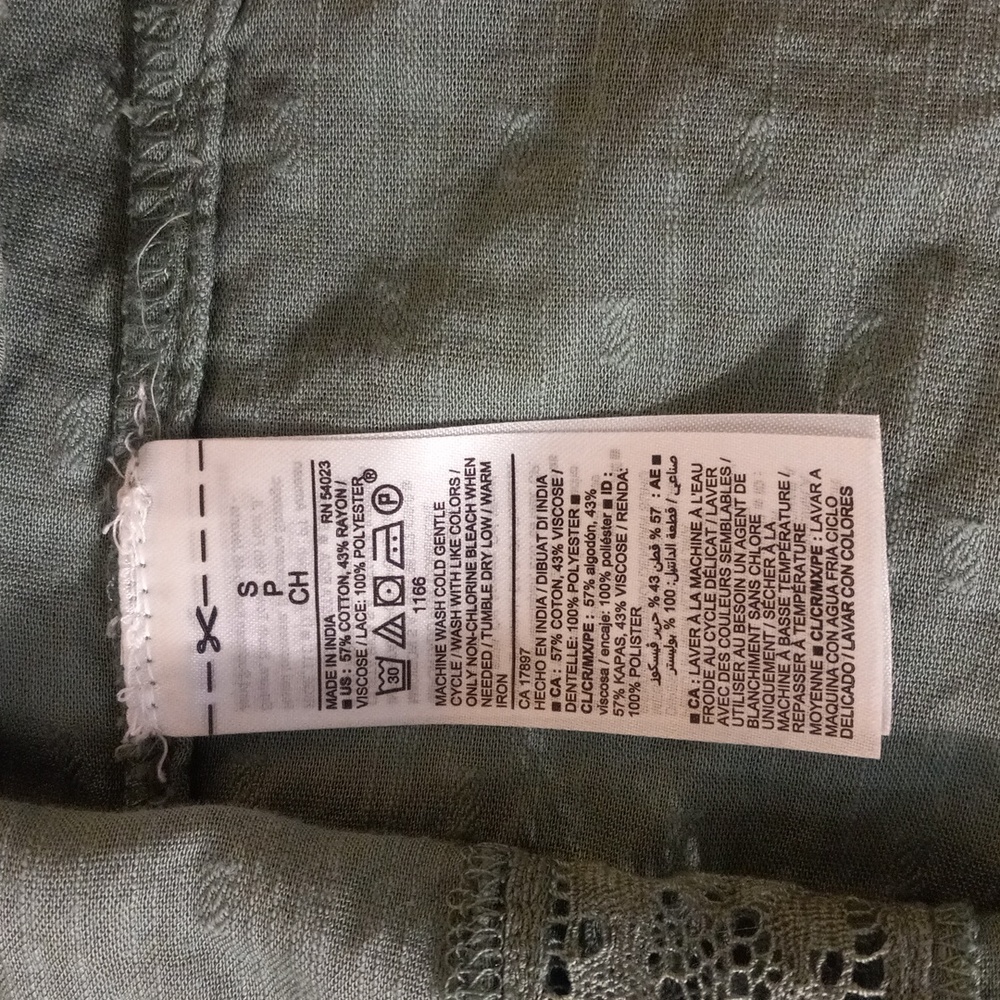 Old Navy Green lightweight  button down Blouse Size Small - Picture 4 of 7